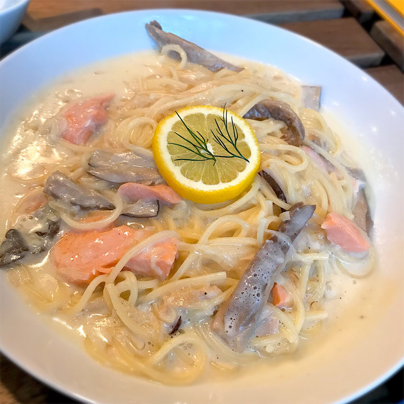 ロヒケイットパスタ(鮭ときのこのクリームパスタ)(コケットカフェ)