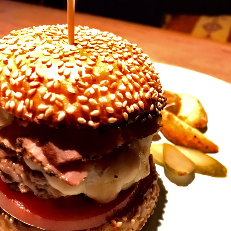 モッツァレラパストラミバーガー(NICO&TOREJO CHIP WOOD HAMBURGER)