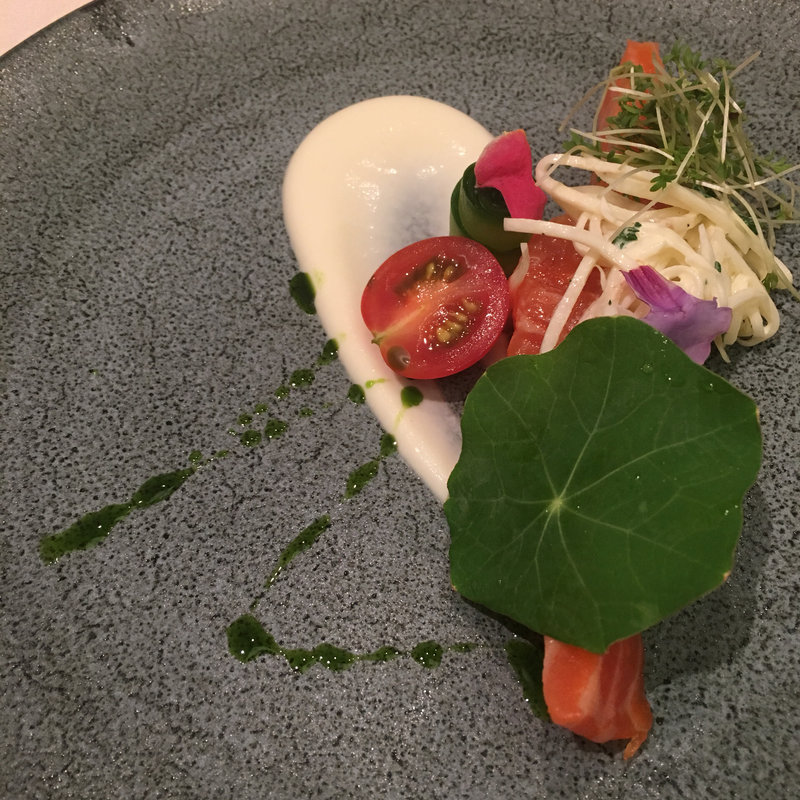 サーモンのグラブラックス 根セロリのクーリー(INTERSECT BY LEXUS TOKYO)