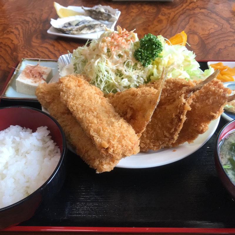 マグロ&目玉カレイフライ定食(漁師の海鮮丼 )