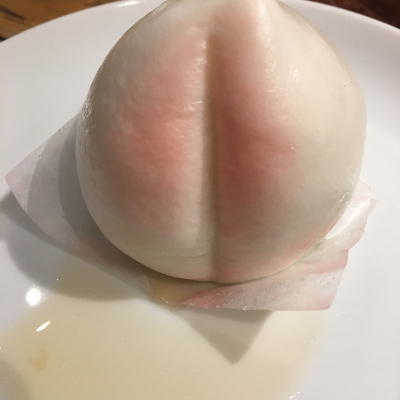 桃まんじゅう(新中国料理 海月)