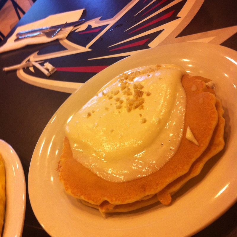 パンケーキマカダミアナッツソース(ビーツ&キモズ)