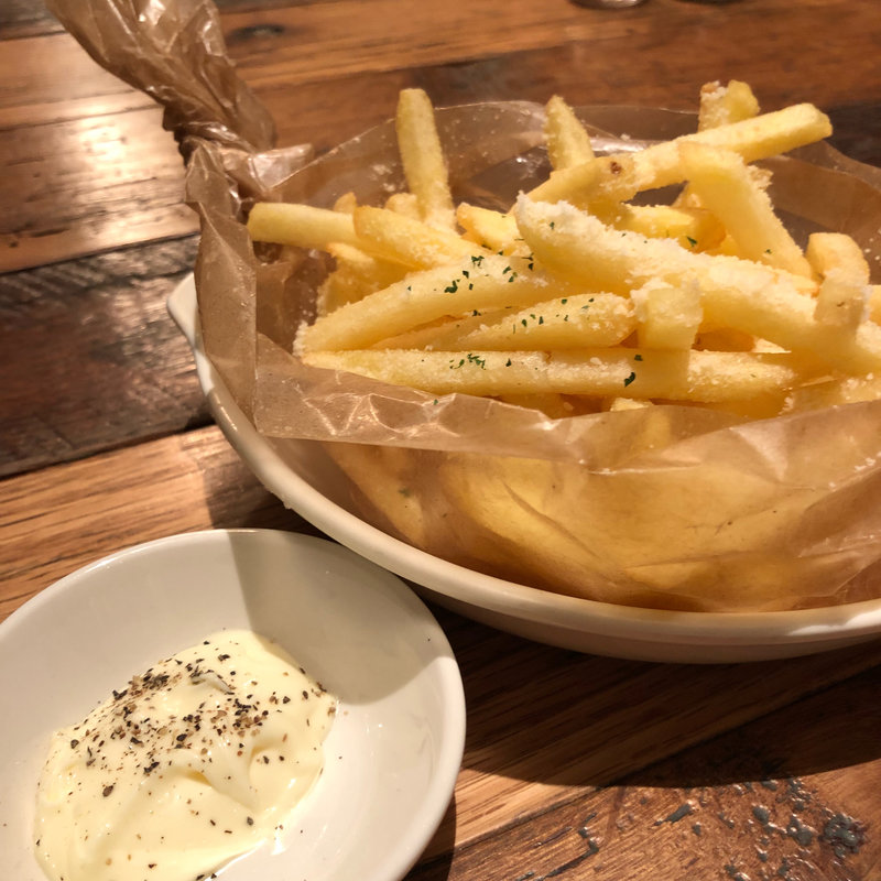 ペリゴール風フライドポテト(カフェ&グリル シズルガズル 渋谷ヒカリエ店 （Cafe&GrillSIZZLEGAZZLE）)