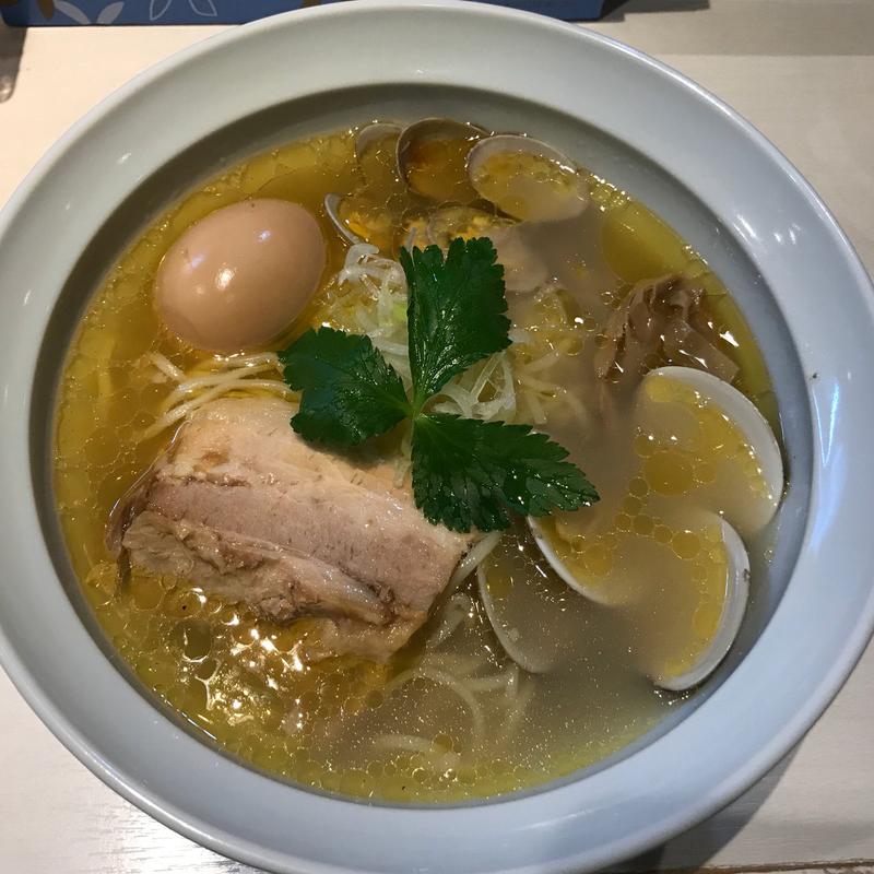 厚切りチャーシュー 貝だし塩そば 〜味玉のせ〜(ホルモン串焼 まるたみ （まるたみ）)