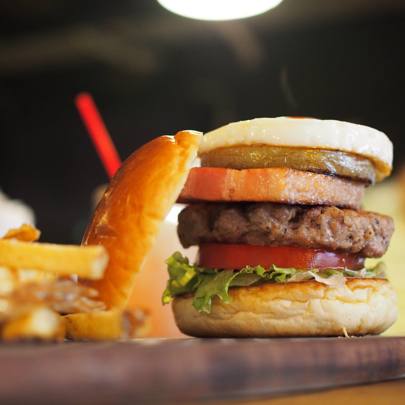 ベーコンエッググリルドオニオンバーガー(GAKUYA BURGER)