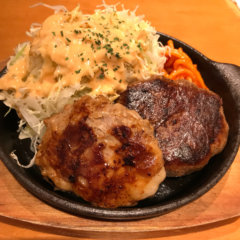 黒✖️黒ハンバーグ(ハマバーグ ヨドバシ横浜店)