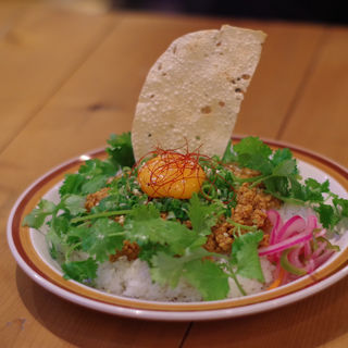 夜のキーマカレー+オーガニックパクチー(スパイス スエヒロ)