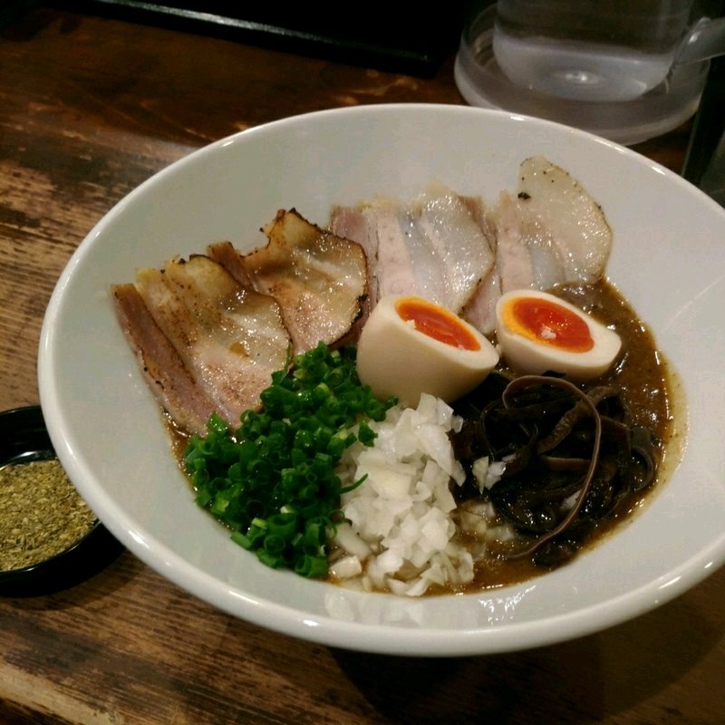 ドロポタスパイスヌードル(極濃豚骨 らーめん小僧)