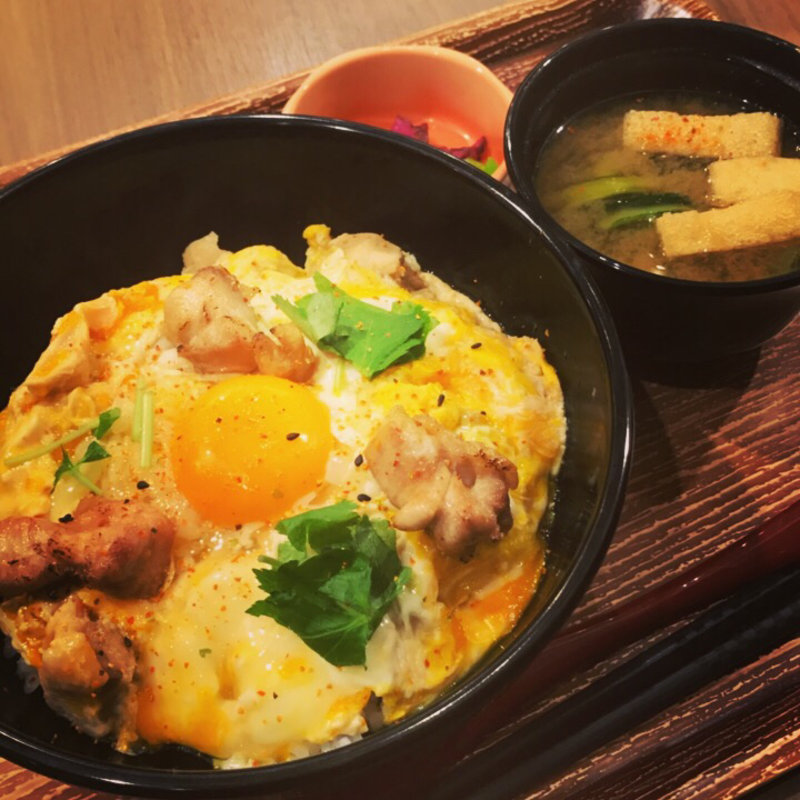 大山鶏炙り親子丼(日本橋人形町 釜膳 千住ミルディス店)