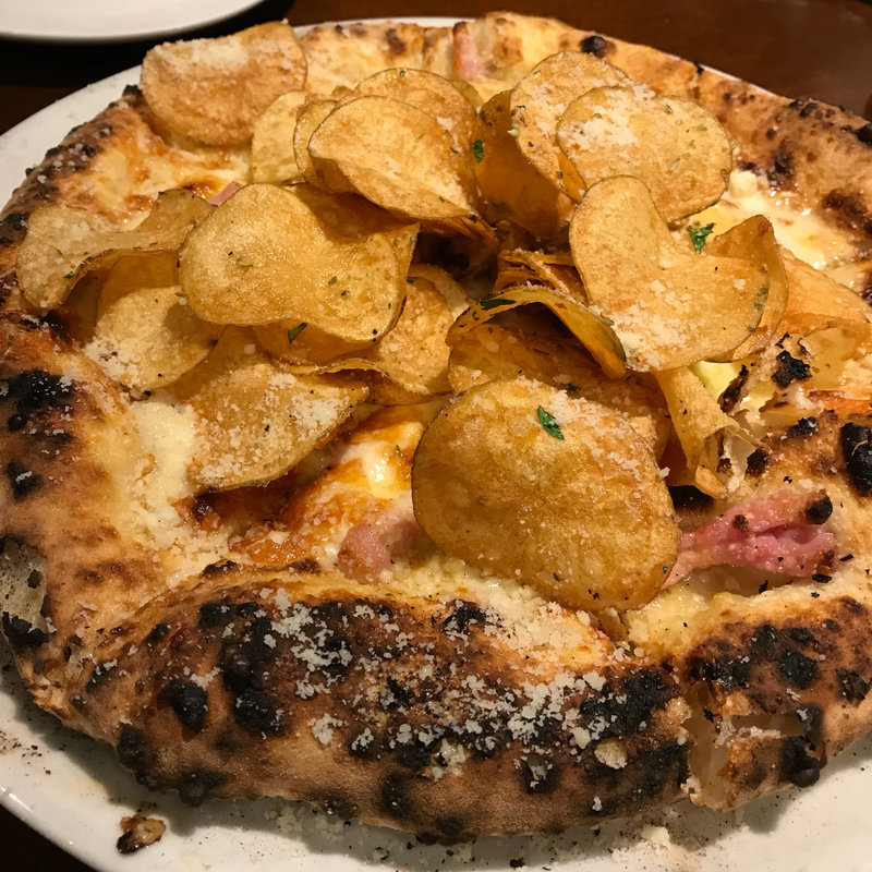 自家製ポテチとパンチェッタのピッツァ(LEGAME)