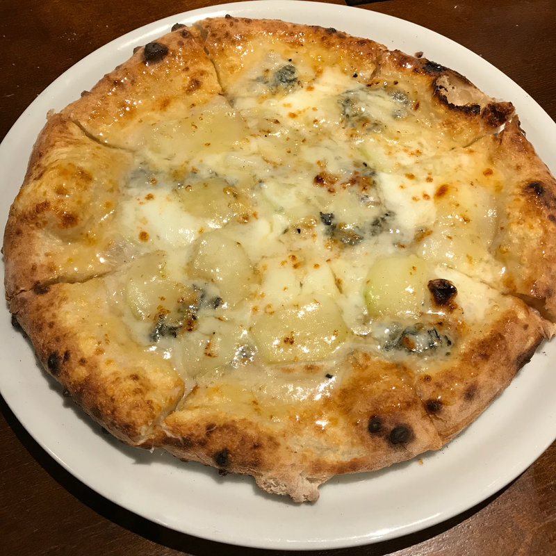 ラフランスとゴルゴンゾーラのピッツァ ハチミツがけ(LEGAME)