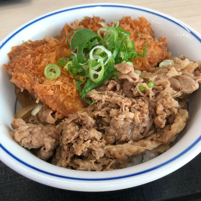 チキンカツの牛すき丼(かつや 大阪泉佐野店)