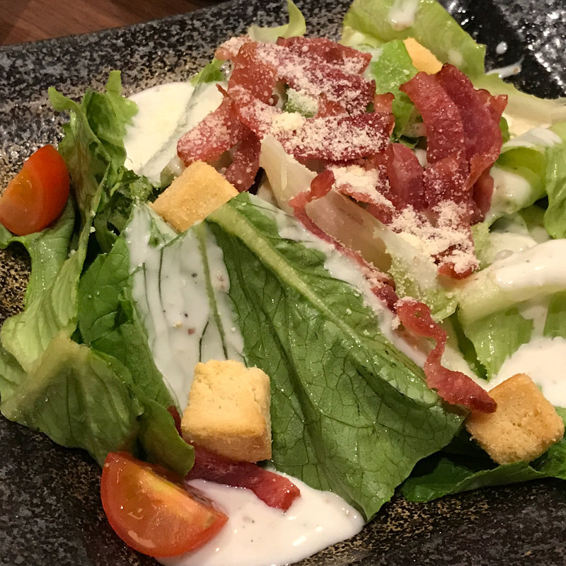 国産ロメインレタスのコク旨シーザーサラダ(山内農場 なんば千日前店)