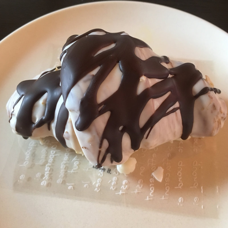 チョコクロワッサン(ホワイトチョコ)(手造りクロワッサン専門店 ラパン )