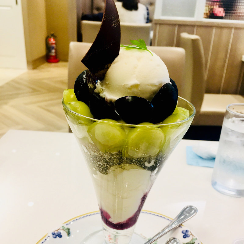 ブドウパフェ(銀座千疋屋)