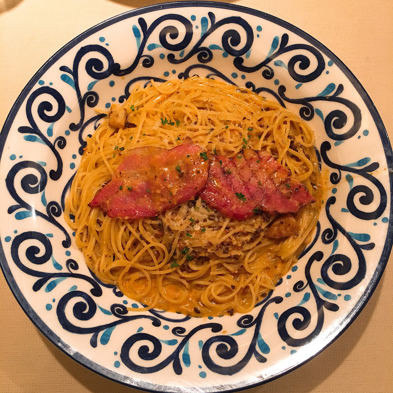 ポルチーニとプレミアムベーコンのクリームソース(タパス＆タパス 大森山王店)