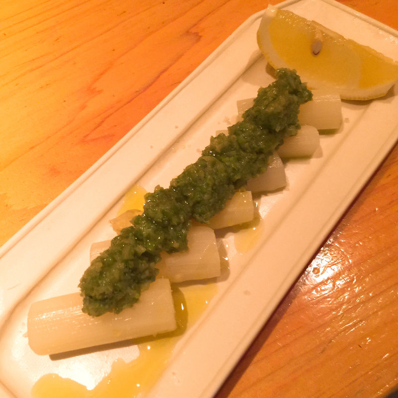 ホワイトアスパラガスのグリーンアスパラガス掛け(丿貫)