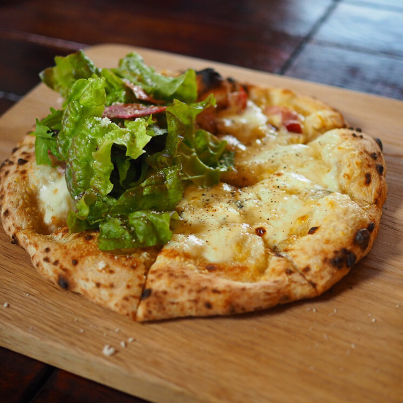 クアトロフォルマッジ x サラダピザ(Cafe てくり)