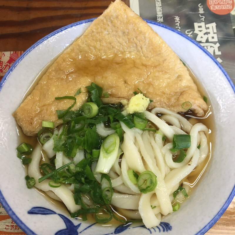かけそのまま+お揚げ(坂出・山下うどん店)