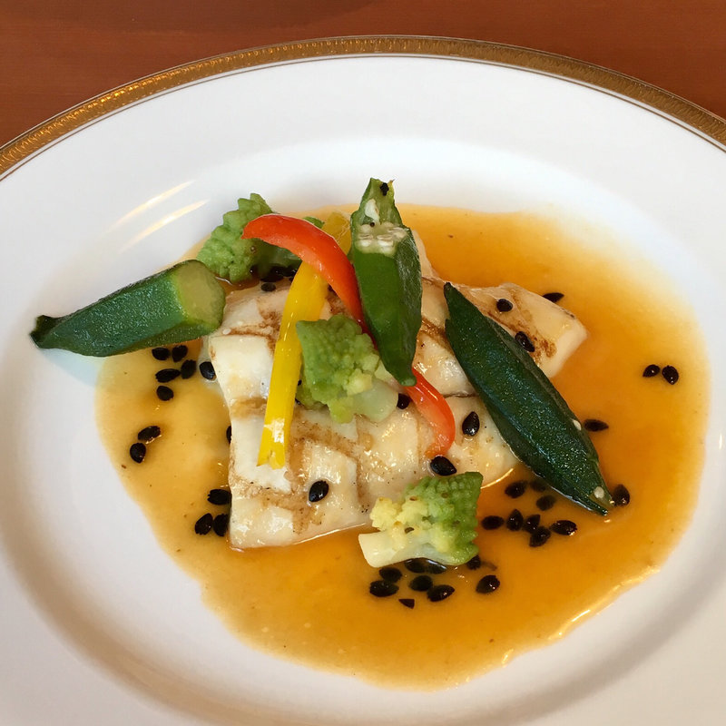 舌平目のグリル パッションフルーツソース(神戸フレンチ)