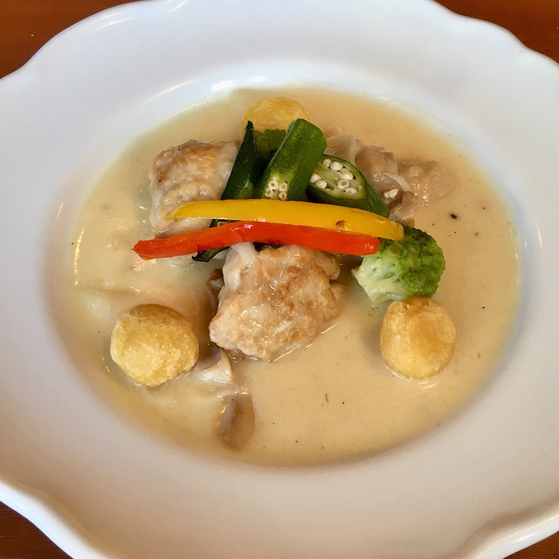 若鶏のフリカッセ （クリーム煮込み）(神戸フレンチ)