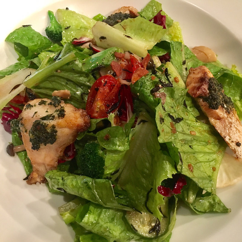 鮮魚の香草焼き・オリエンタルサラダ(RIGOLETTO BAR AND GRILL)