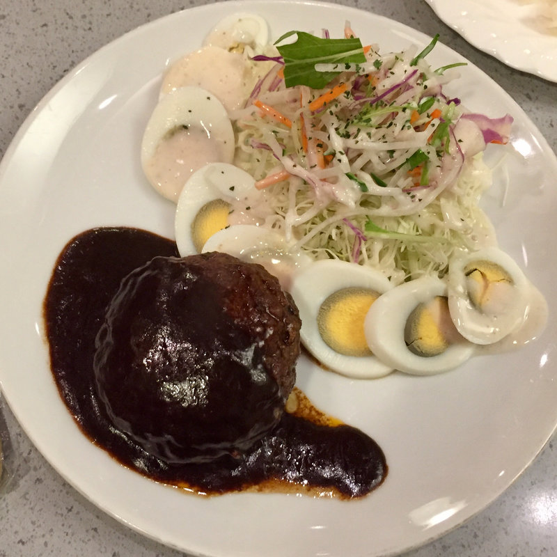 煮込みハンバーグ(CHEZ MOI （シェ・モア）)