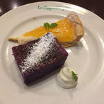 柿のタルト、紫イモのケーキ