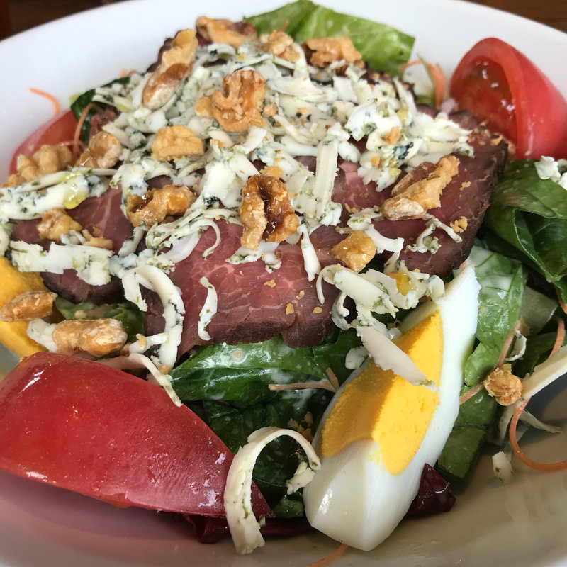 ローストビーフとクルミブルーチーズのサラダ(IVY PLACE)