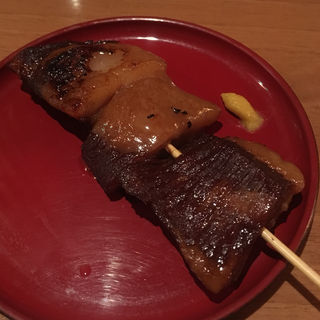 豚トロ煮込み焼き串(居座火家 喜人)