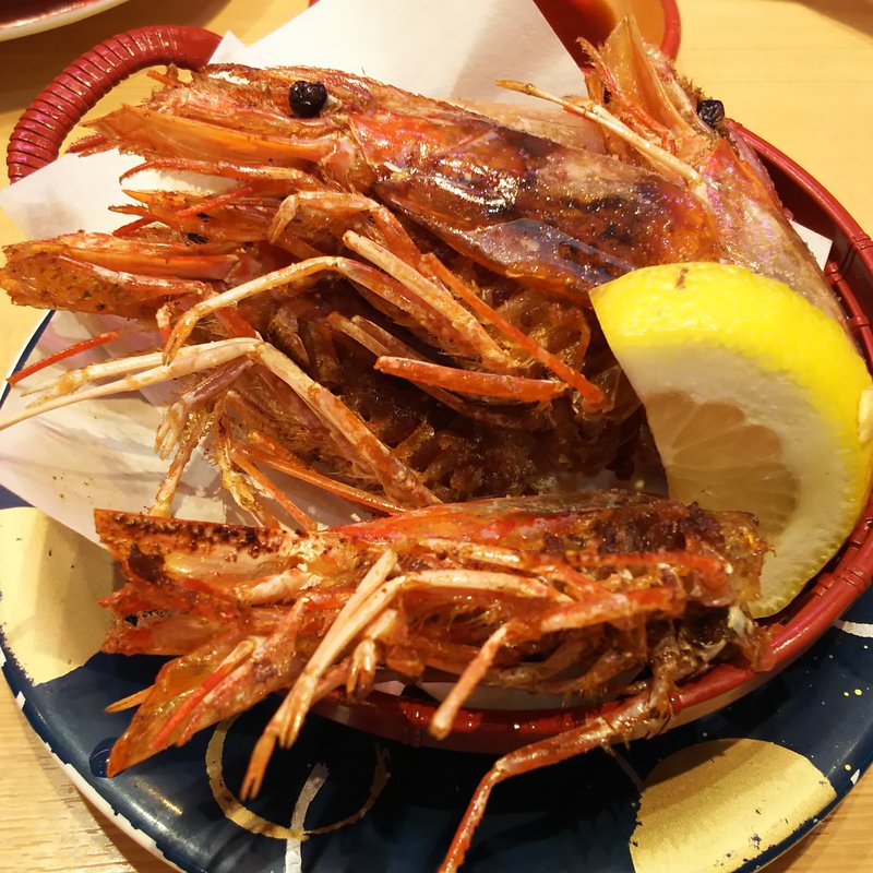 赤えびの頭 素揚げ(二代目ぐるめ亭 ラゾーナ川崎店)