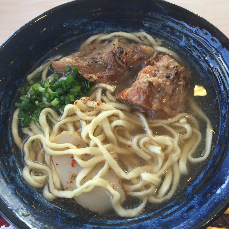 軟骨ソーキそば(沖縄 キッチン うちな〜亭)