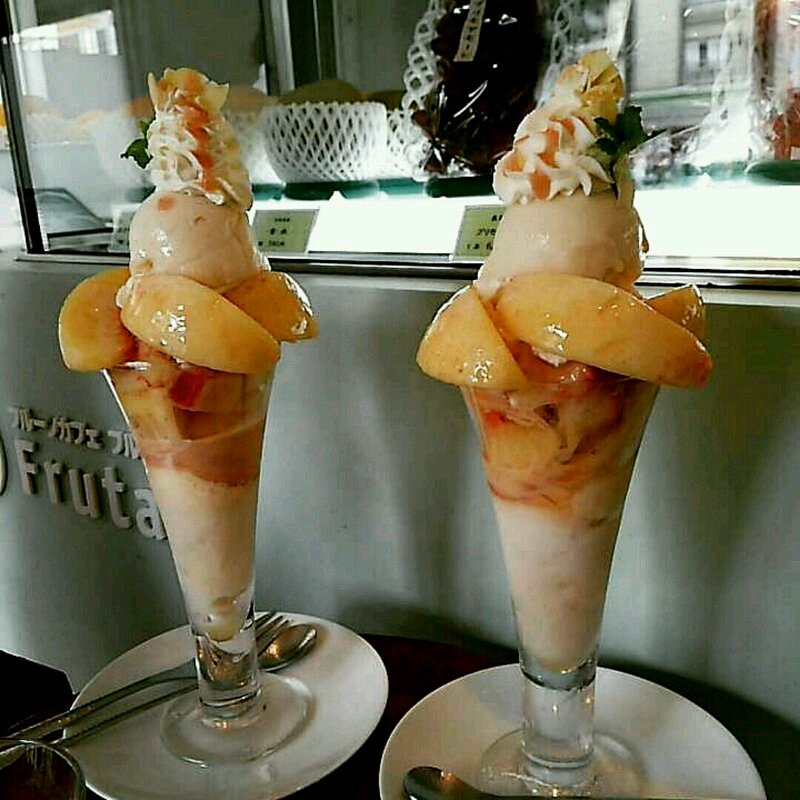 桃のパフェ(フルーツカフェ フルータス)
