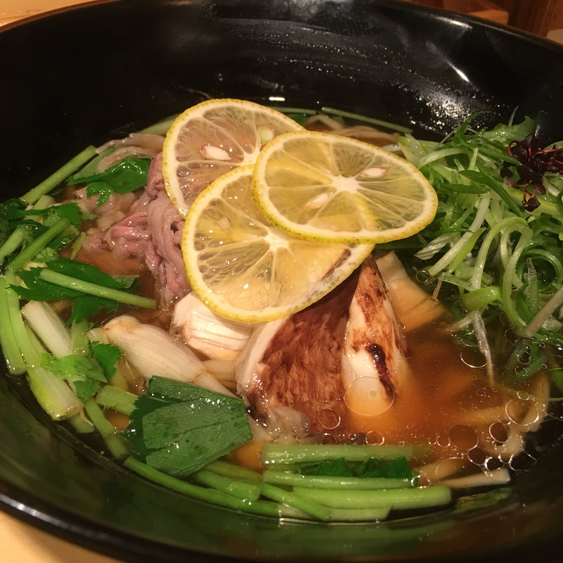 松茸と牛ロースの醤油そば(饗 くろ㐂)