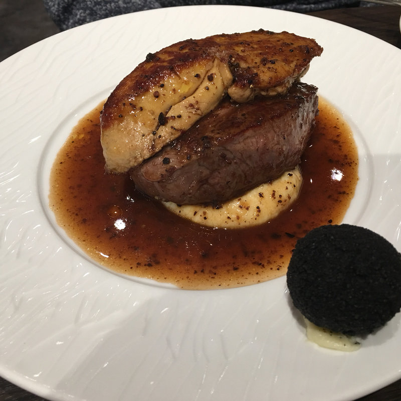 牛ヒレとフォアグラのロッシーニスタイル トリュフソース(俺のフレンチ)