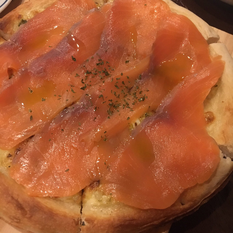 マルゲリータチーズまみれサーモンとタルタルチーズetc ピザ各種(Beer&cocktail Pub An)