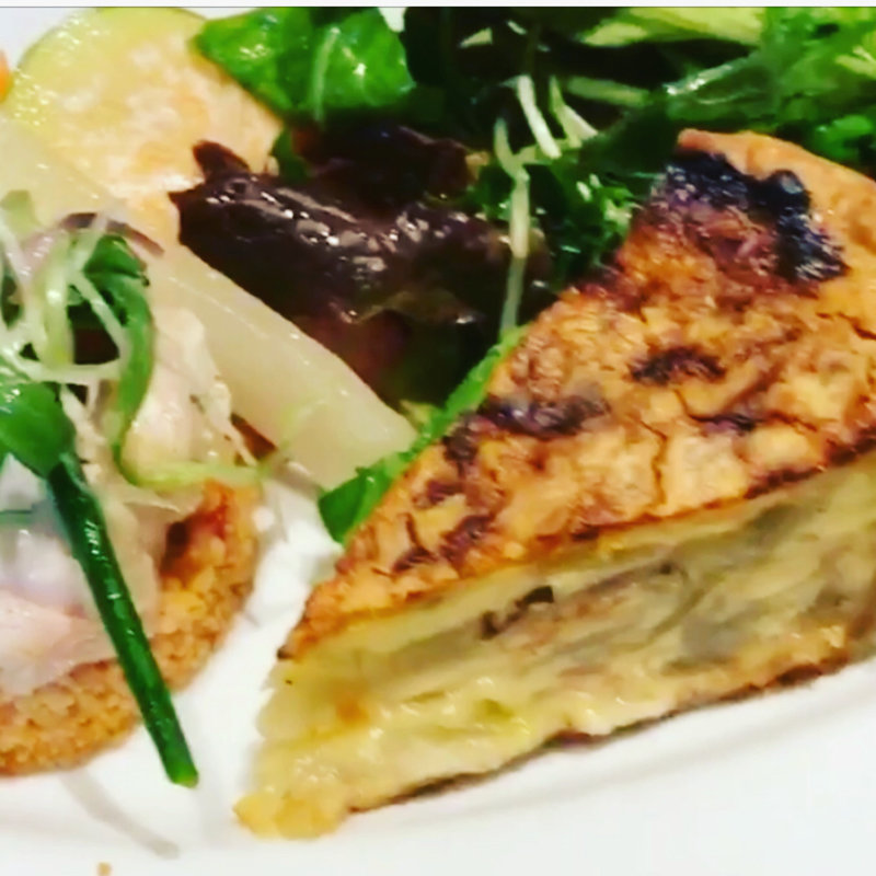 ランチの前菜盛り合わせ キッシュとクスクスなど(ビストロモナミ)