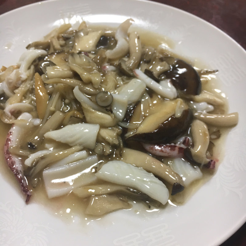 イカと五目きのこ炒め(燕慶園 （エンケイエン）)