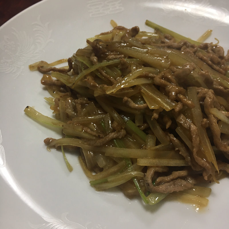 牛肉とセロリ炒め(燕慶園 （エンケイエン）)