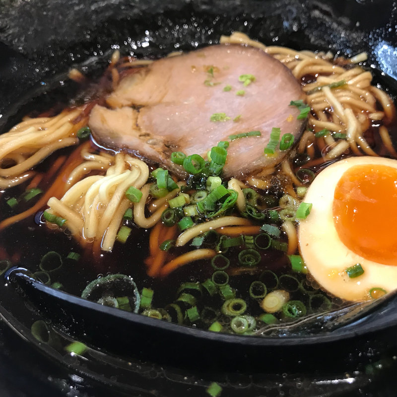 荒節醤油ラーメン〈黒〉(はま寿司 金閣寺店)