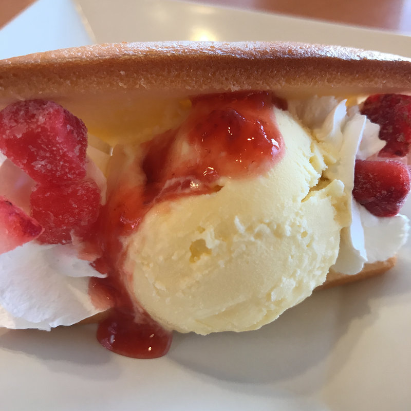 バニラアイスのフィナンシェサンド(かっぱ寿司 西京極店 )