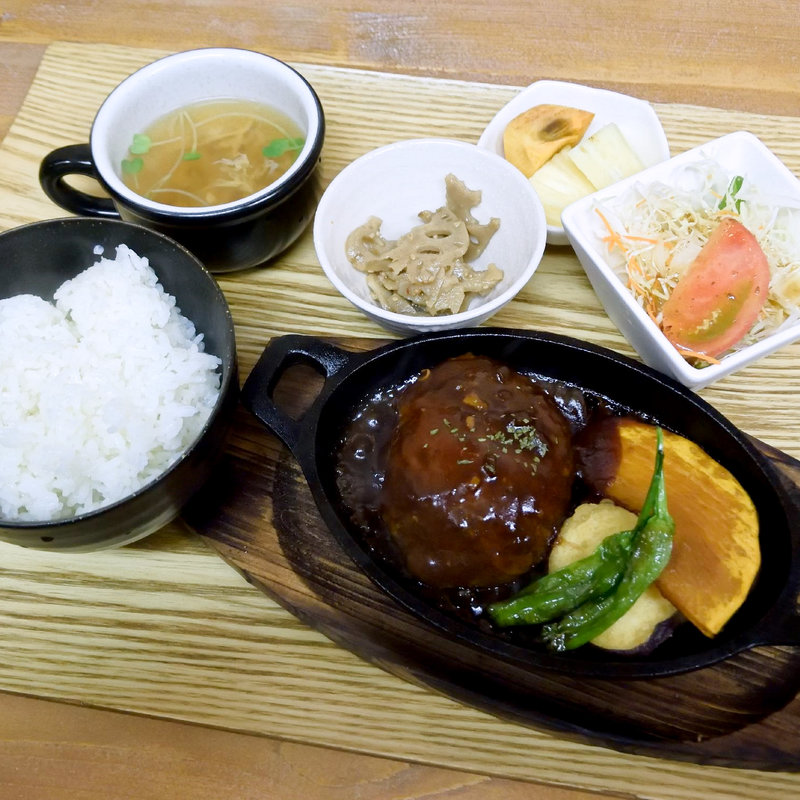 デミ煮込みハンバーグ定食(隠れ屋食堂     ばらてぃー)