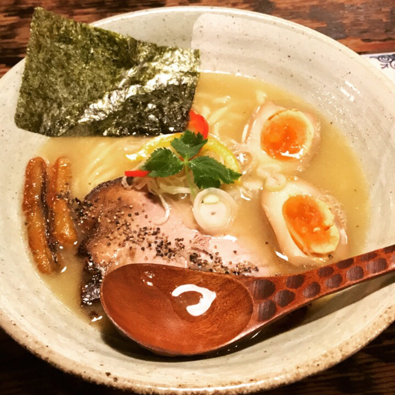 味玉子入り鶏白湯塩ラーメン(神髄 （シンズイ）)