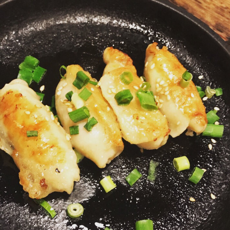 鉄板とり皮焼餃子(神髄 （シンズイ）)