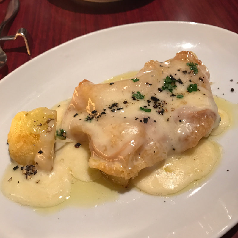 自家製スモークチーズとじゃがいものロースト(ワイン酒蔵 瀧沢 （タキザワ）)