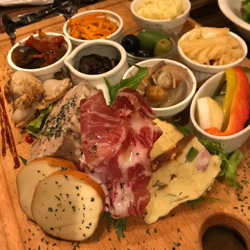 前菜の盛り合わせ メガ盛り(下町ビストロ リカリカ)