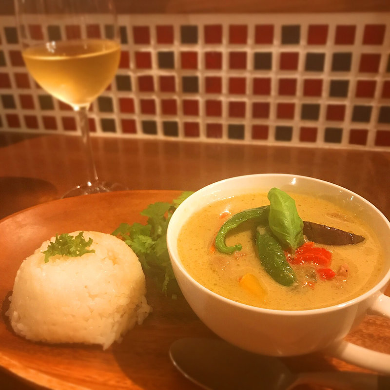 ビストロのグリーンカレー(漁師風ビストロ プラマ 学芸大学)