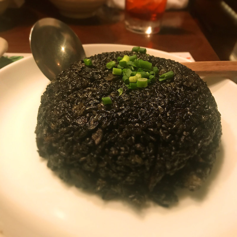 イカ墨炒飯(都民酒場魚金)