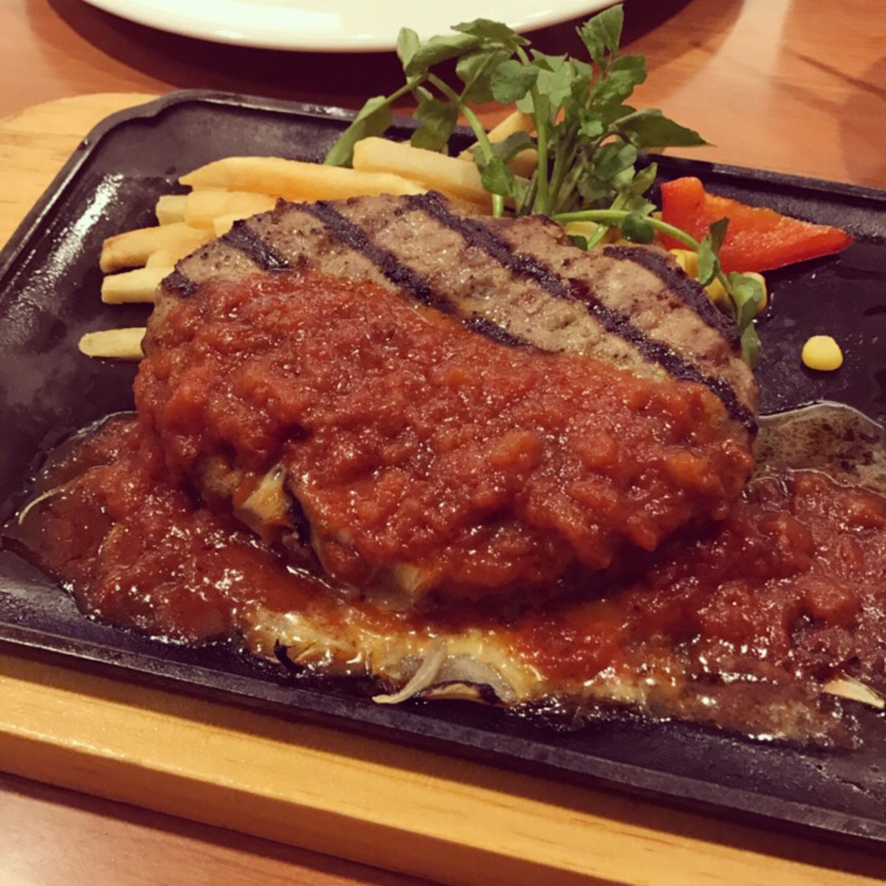 コルビージャックのチーズinハンバーグ ビッグボーイ 白鳥店 Bigboy の口コミ一覧 おいしい一皿が集まるグルメコミュニティサービス Sarah