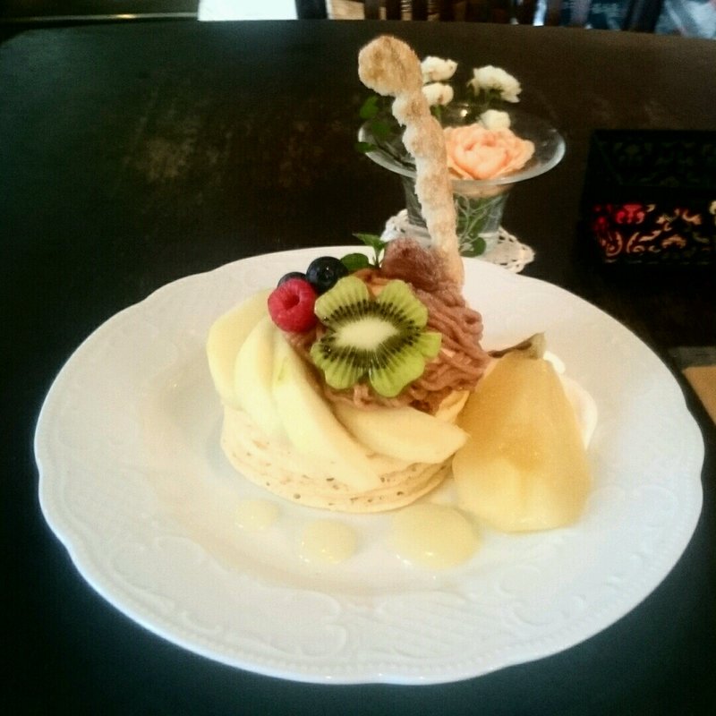 洋梨とモンブランのパンケーキ(カフェ アンジェ)